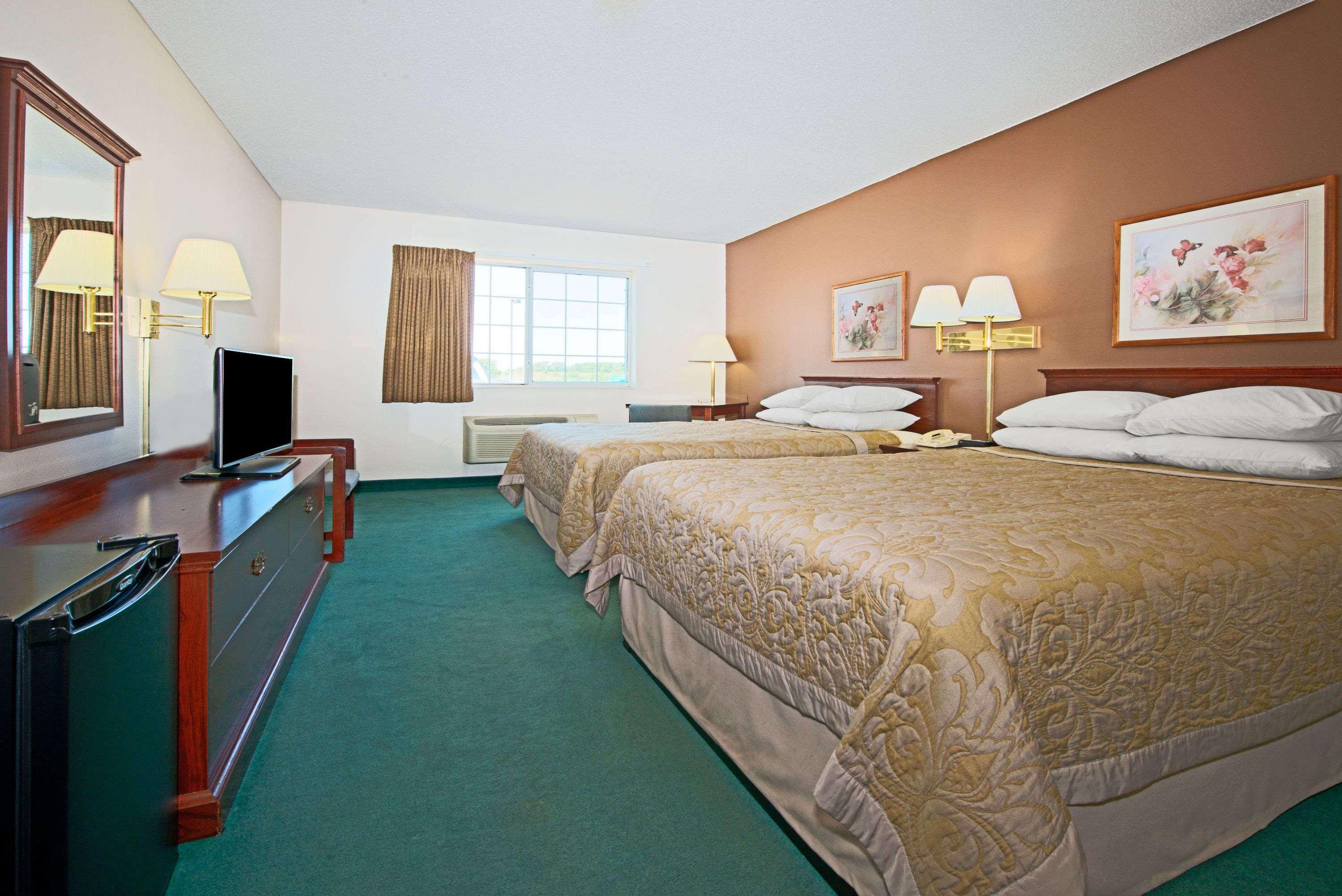 Super 8 By Wyndham Richmond Hotel Exterior photo